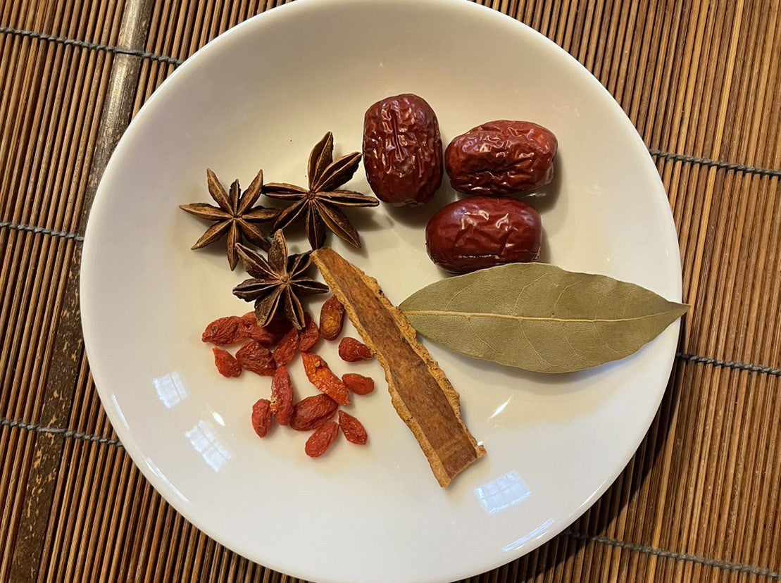 放し飼い鶏の長期育成肉『俺のすべて』薬膳鍋スパイス付き